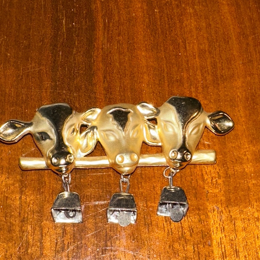 Vintage AJC Gold Tone Three‎ Cows Brooch with Silver Bells